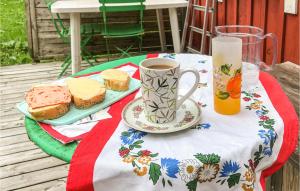 Cozy Home In Gärsnäs With Wifi