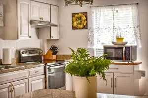 Welcome to the Cottage: A Home Away from Home - Indiantown