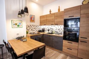 On the Castle Hill, near Chain Bridge