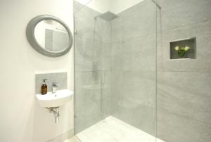 Upside Lodge - Beautiful cottage sleeps 6 near Bath Frome