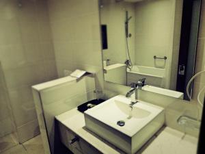 The Grand Palace Hotel