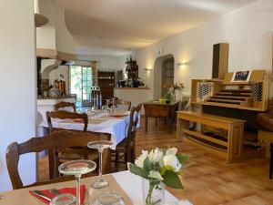 Hotels HUMAN HOTEL RESTAURANT Park : photos des chambres