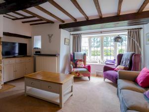 Delightful 4 bedroom Cotswold character cottage - Pass the Keys