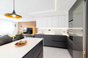 Premium apartment Granada Center with balcony view