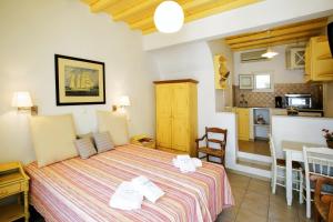 Golden Beach Hotel & Apartments Tinos Greece