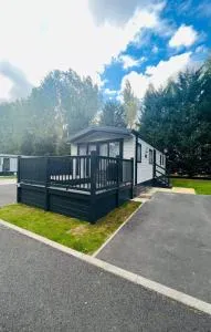 Joema Lodge with Hot Tub - Melbourne