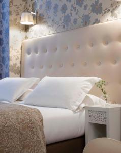 Club Double or Twin Room room in Hôtel Plaza Étoile