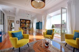 3-Bedroom Apartment with River Views by LovelyStay