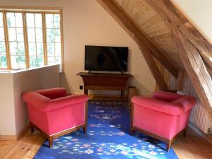 Spectacular 6-bed house in beautiful manor park