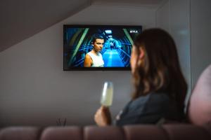 The West End Loft - 5* Retreat - Private Parking!