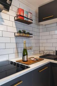 The West End Loft - 5* Retreat - Private Parking!