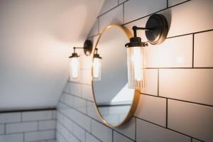 The West End Loft - 5* Retreat - Private Parking!