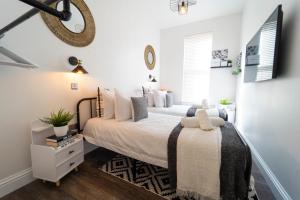 The Apartment - Brand new, stylish & central