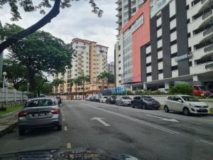 Staycation with Private Jacuzzi @ KL Downtown 1711