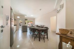 Apartamento com 03 dormitórios