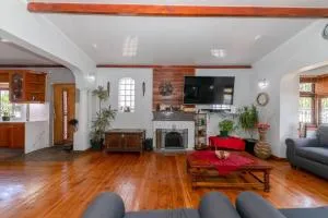 Sharods Self-catering Guesthouse - Southfield