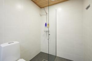 Keskeisen sijainnin uudiskohde, Seamless check-in, Baby crib