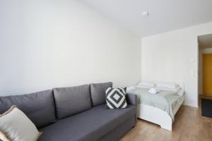 Keskeisen sijainnin uudiskohde, Seamless check-in, Baby crib