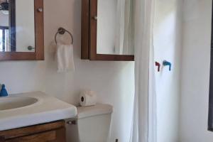 Shankton Harbour 3 Bedroom 4 Bathroom Beach House w Private BEACH SEA path