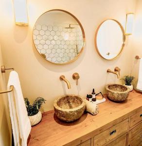 Luxury Barn with Hot Tub, Spa Treatments, Private Dining