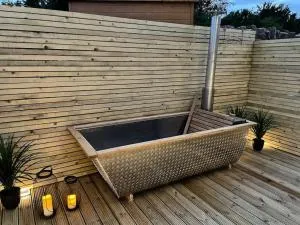 Hill Garth Cottage - Luxury 2 Bed with Wood Burning Hot Tub - Akeld