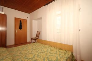 Apartments with a parking space Ugljan - 8416