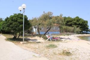 Family friendly seaside apartments Ugljan - 828