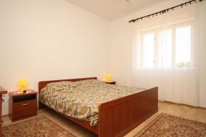 Two-Bedroom Apartment with Terrace and Sea View room in Family friendly seaside apartments Ugljan - 828