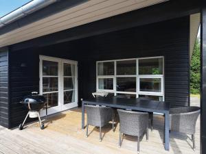 8 person holiday home in Ålbæk-By Traum