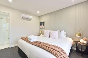 Premium Villa 2br Malvasia at Cypress Lakes - Modernised Comfort