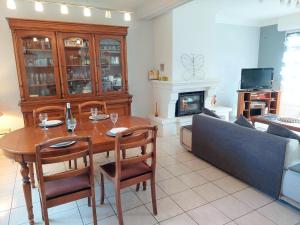 Maisons de vacances Breton cottage in a quiet location with fireplace, Plouenan : photos des chambres