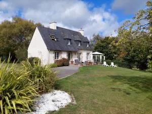 Breton cottage in a quiet location with fireplace, Plouenan - Kersiroux
