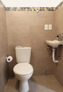 Habitación con baño privado, Violeta Roga