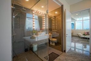 Căn Hộ 3 Phòng Ngủ (Three-Bedroom Apartment)