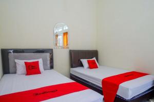 RedDoorz Syariah near Universitas Slamet Riyadi Solo