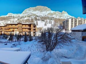 Appartement 2P avec balcon au centre station, Val-dIsère - FR-1-518-84