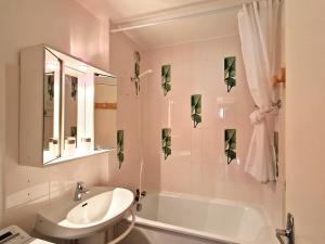 Studio La Daille 31m², 4 pers, ski aux pieds - FR-1-518-136