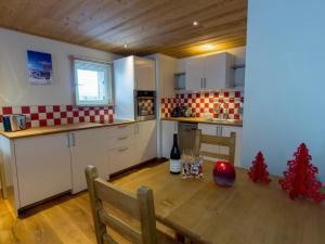 Appartement cosy rénové 2-4 pers au pied des pistes Val-dIsère - FR-1-518-124