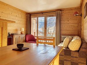 Charmant Appartement au Chatelard, Val-dIsère, Accès Direct aux Pistes, Parking Inclus - FR-1-518-130