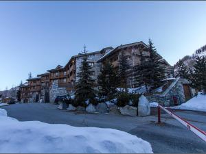 Charmant Appartement au Chatelard, Val-dIsère, Accès Direct aux Pistes, Parking Inclus - FR-1-518-130