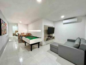 4br LUXURY ROOFTOP oldcity AC jacuzzi hottub wifi