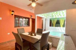 4BR House Old City rooftop jacuzzi AC full Wifi
