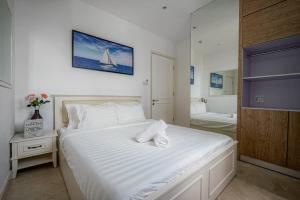 Căn Hộ 3 Phòng Ngủ (Three-Bedroom Apartment)