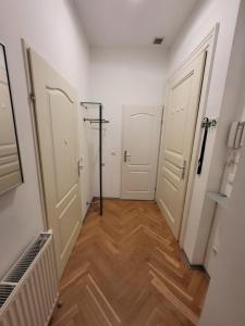 CozyNite Premium Apartment Hundertwasser