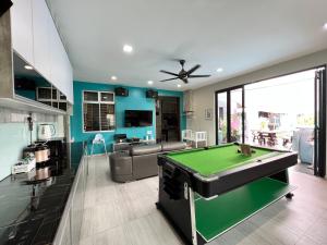 The Hiijo Haus Private Pool & Garden