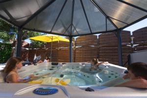 Hotels Logis Centrotel et Spa Bulles d'Allier : photos des chambres