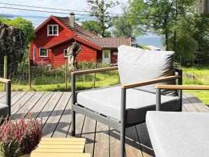 Four-Bedroom Holiday home in Jelsa 2