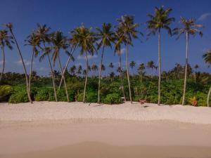 Maadhoo, Dhigurah, 20066, Maldives.