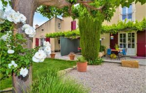 Maisons de vacances Awesome home in Maillane with 6 Bedrooms, WiFi and Outdoor swimming pool : photos des chambres