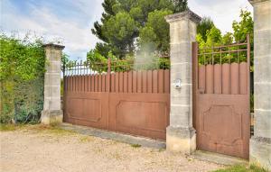 Maisons de vacances Awesome home in Maillane with 6 Bedrooms, WiFi and Outdoor swimming pool : photos des chambres